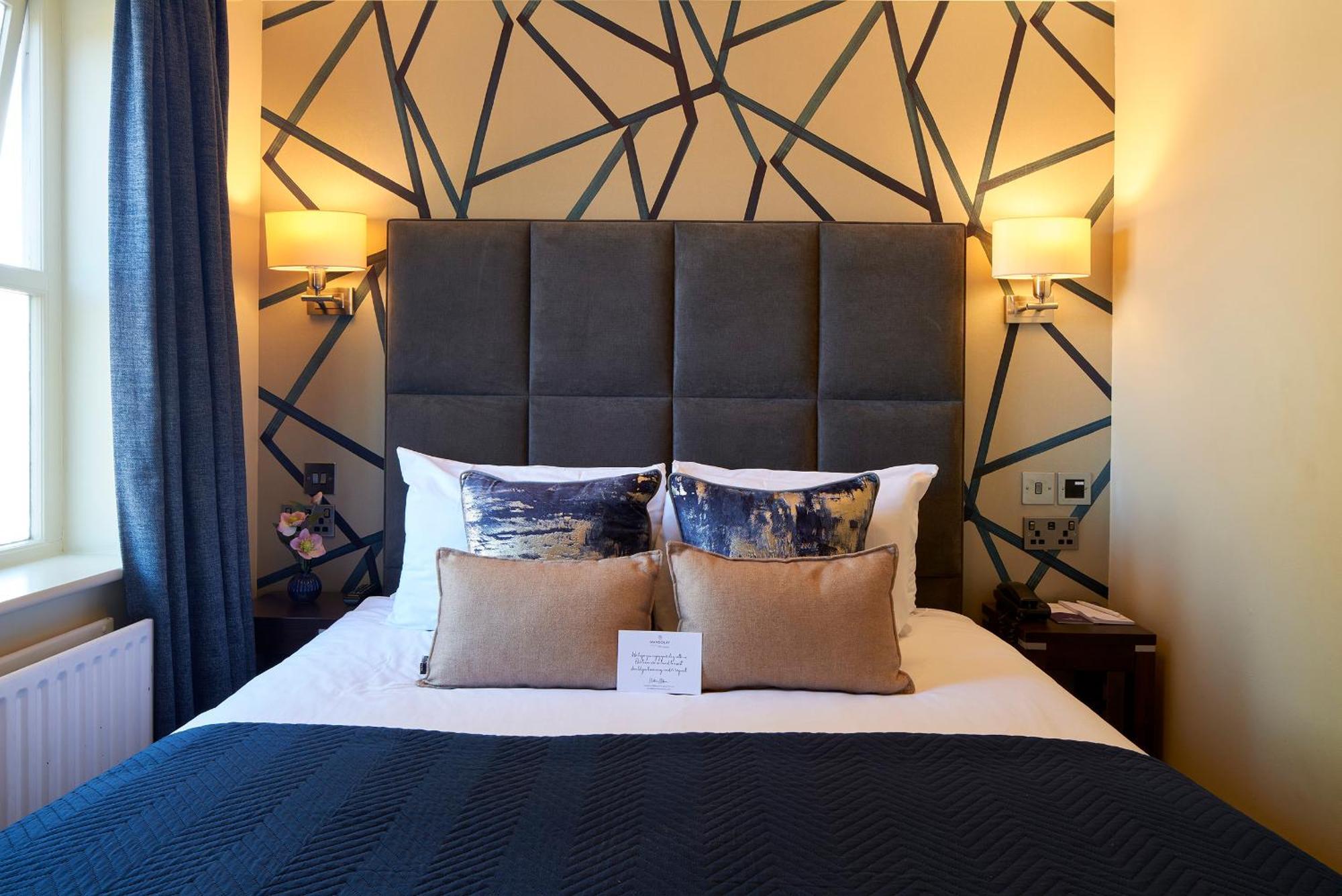 Mandolay Hotel Guildford Esterno foto