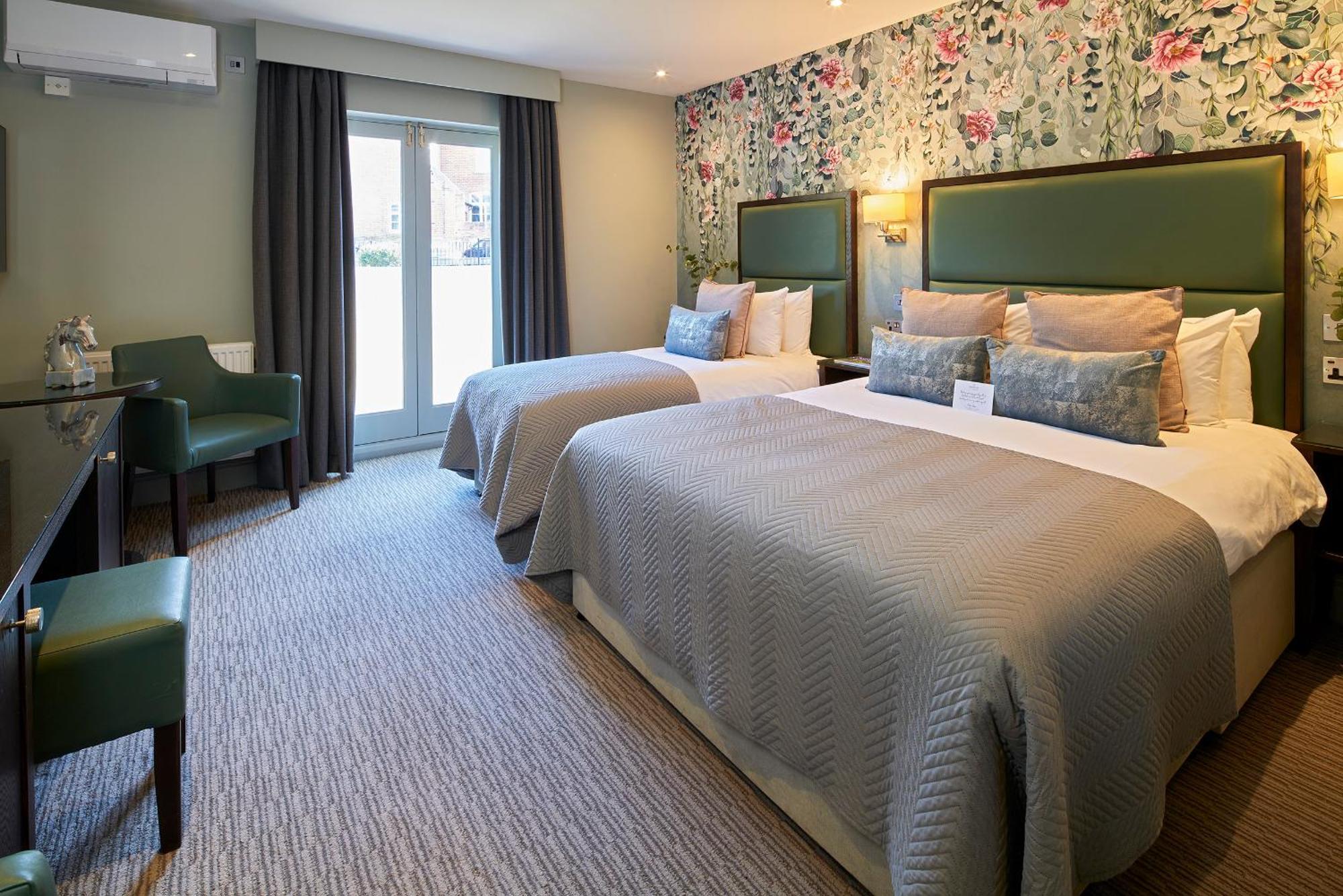 Mandolay Hotel Guildford Esterno foto