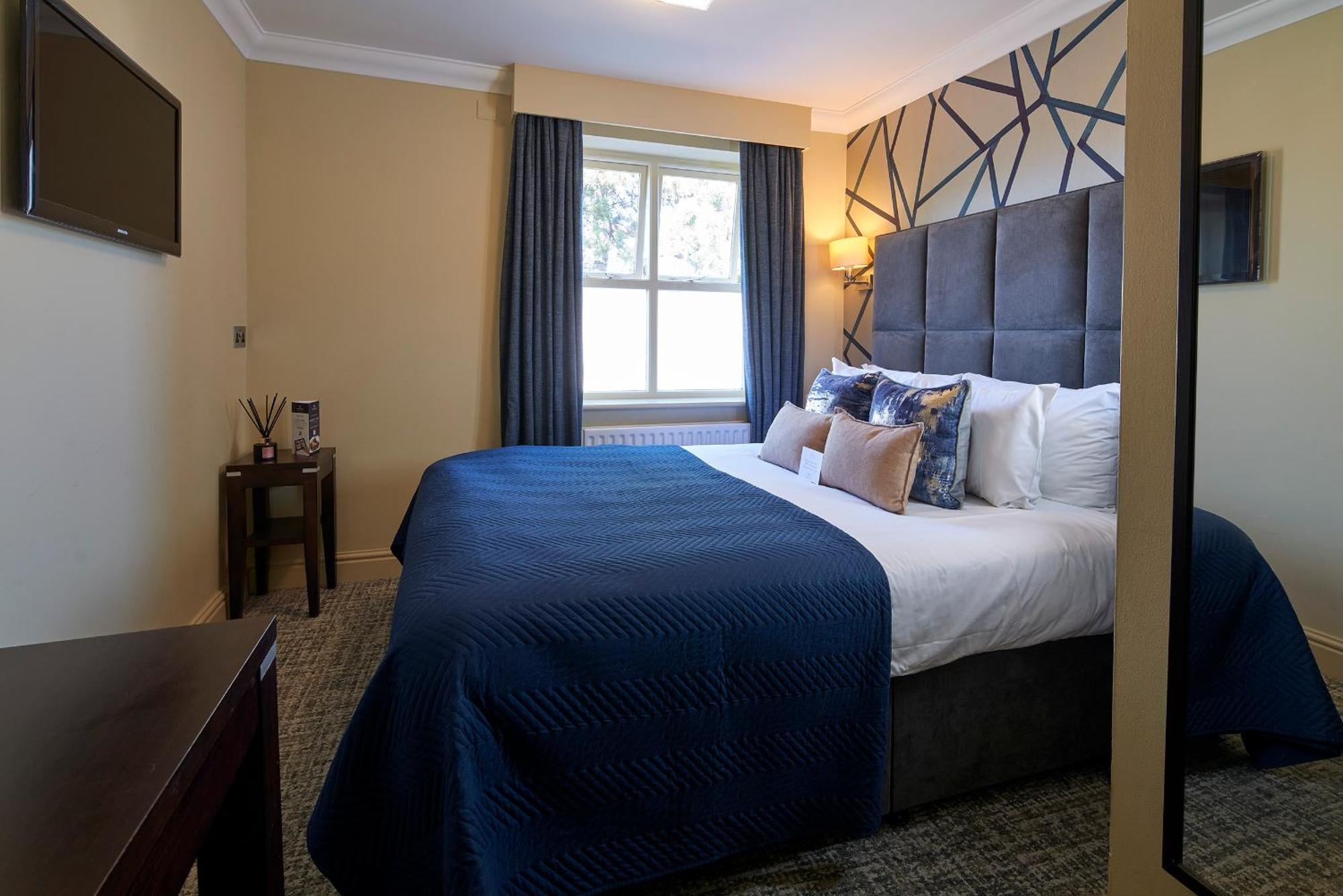 Mandolay Hotel Guildford Esterno foto