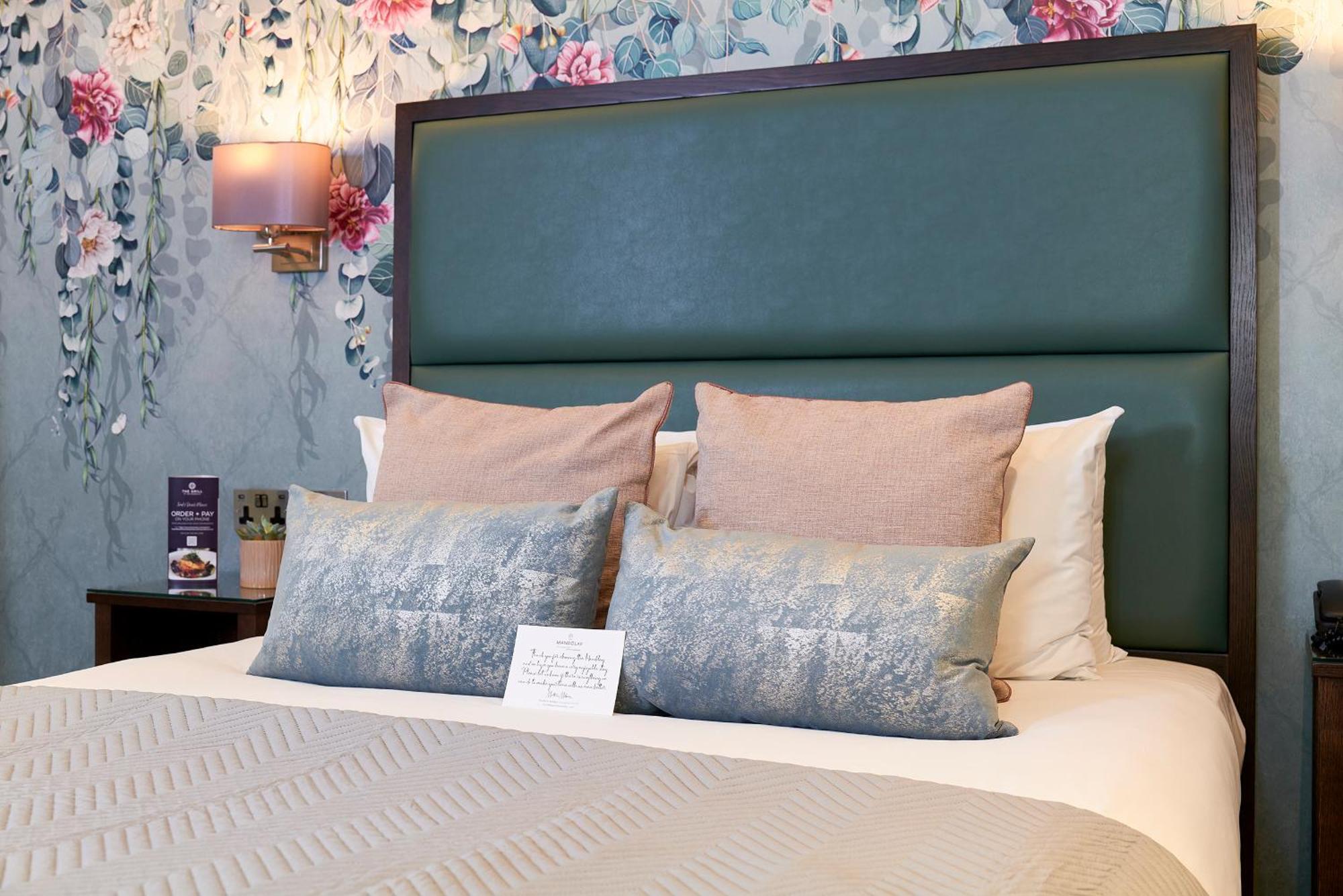 Mandolay Hotel Guildford Esterno foto