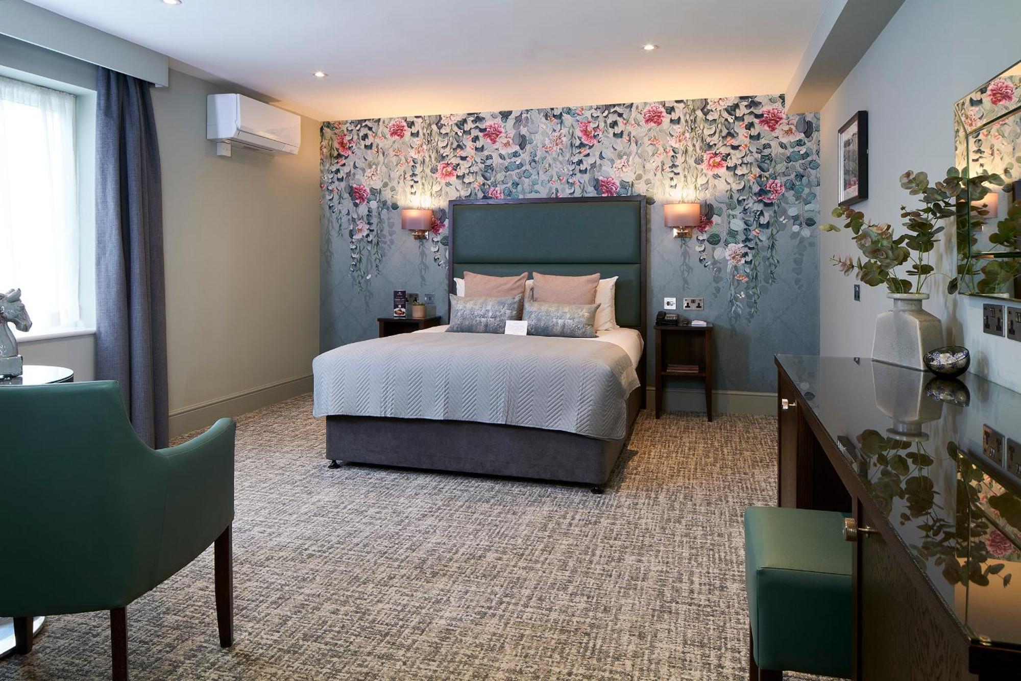 Mandolay Hotel Guildford Esterno foto