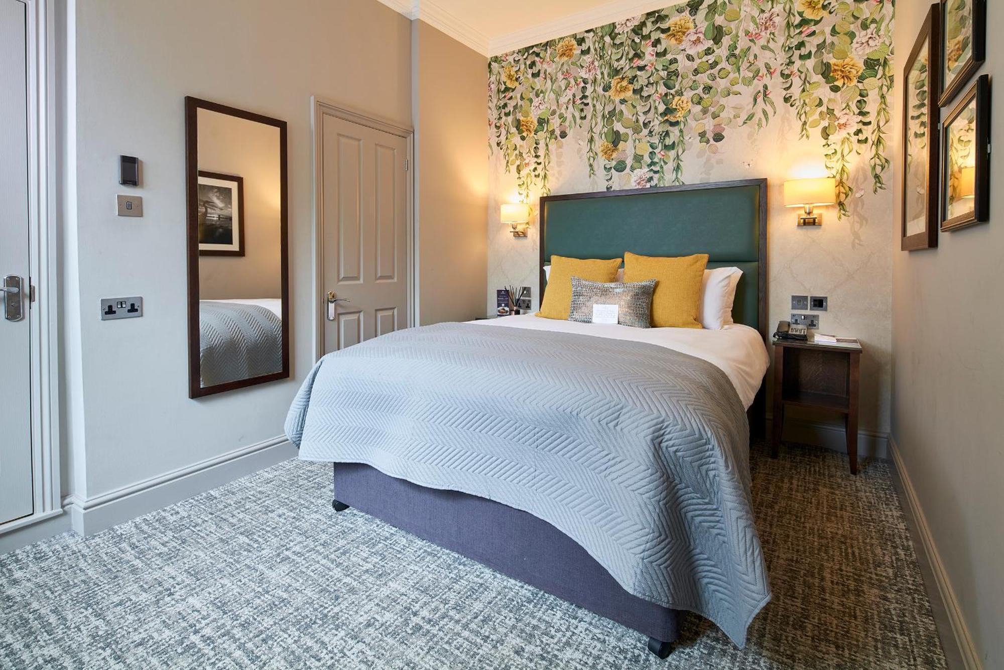 Mandolay Hotel Guildford Esterno foto