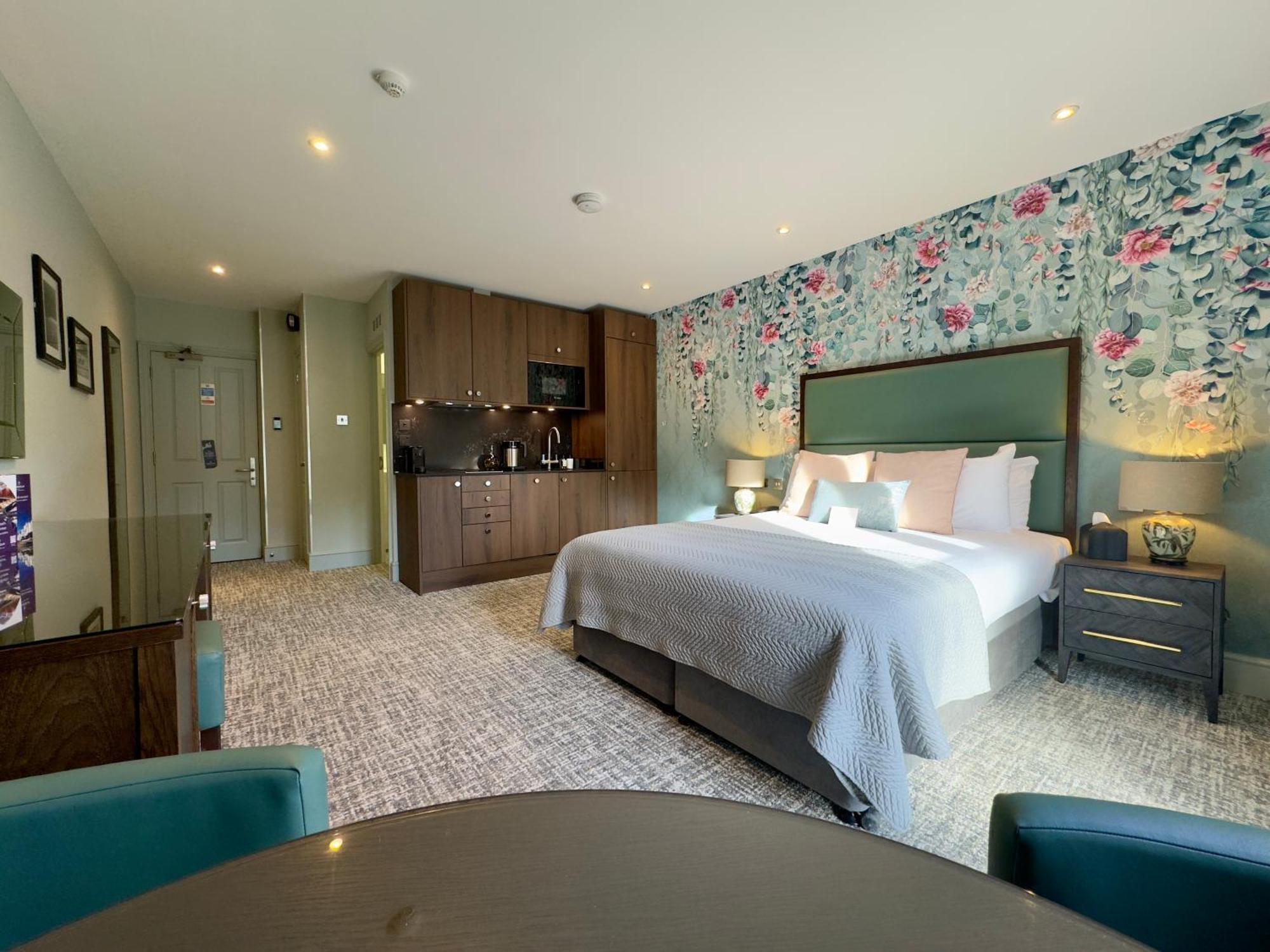 Mandolay Hotel Guildford Esterno foto